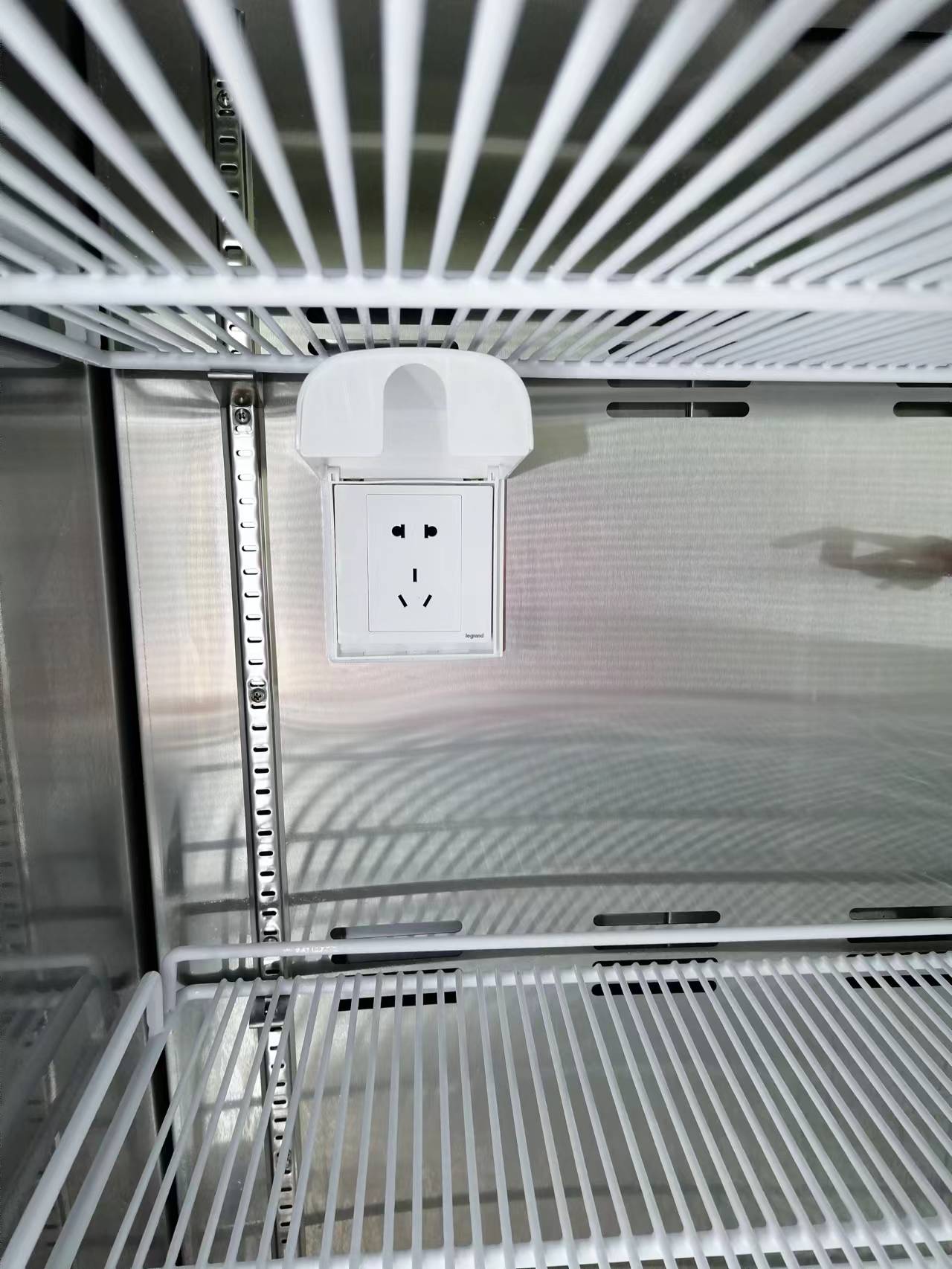 PLUG 01.jpg